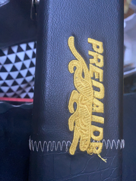 美洲豹碳纤维台球杆，新科技。几乎全新欢迎选购