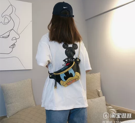 不莱玫包包女正版迪士尼唐老鸭斜跨胸包网红潮...
