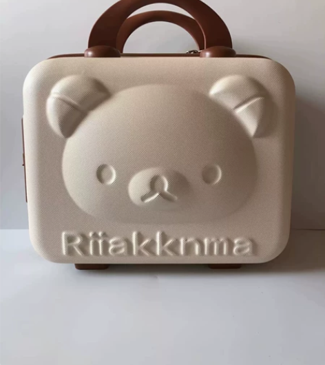 出14寸小熊行李箱，密码锁，内有隔层。剩下...