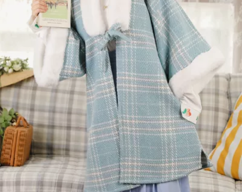 玉术家的汉服，挺厚实的，适合冬天穿，买大了...