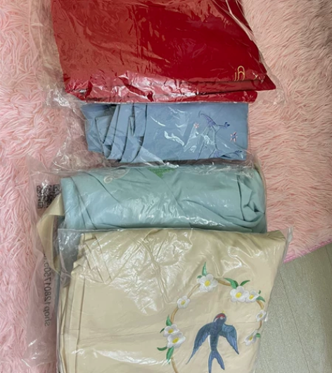 袄裙两套m码 都是正的一套柒锦阁,一套五五...