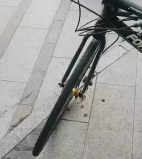 车在上海嘉定北，永久山地自行车，前后黄金轴...