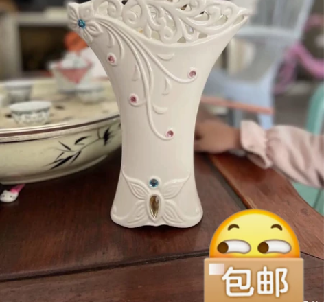 陶瓷镂空家居插花花瓶摆件 采用贴珠设计，镂...