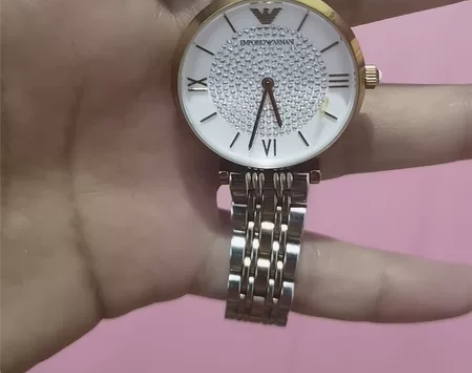 阿玛尼手表保真有盒子，有意都可以私聊 感兴...