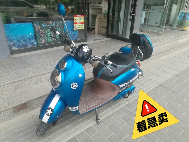 爱玛电动车，七成新，去年刚换的电瓶和前后轮...