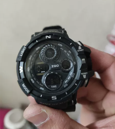 ZGO 手表 成色9新，好坏未知。拿回去玩...