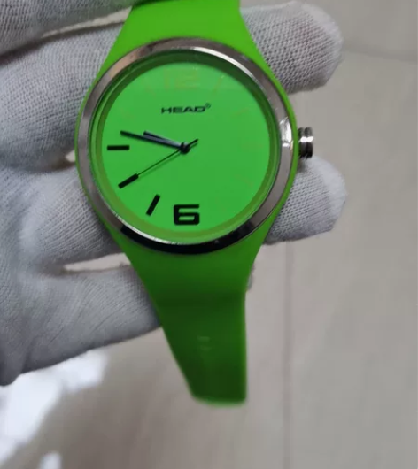 HEAD运动手表 表蒙有小小花痕，具体看图...