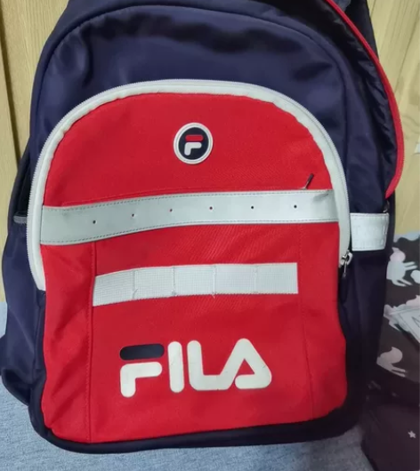 斐乐正品书包，适合3年级以下用，用了一年，...