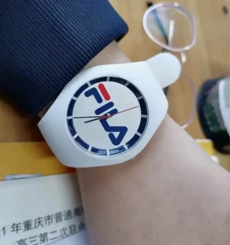 斐乐手表，表盘36.男女同款，可以当情侣表...