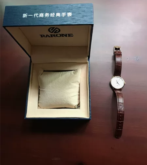 雷诺手表，手腕是皮带，9.999新，保存的...