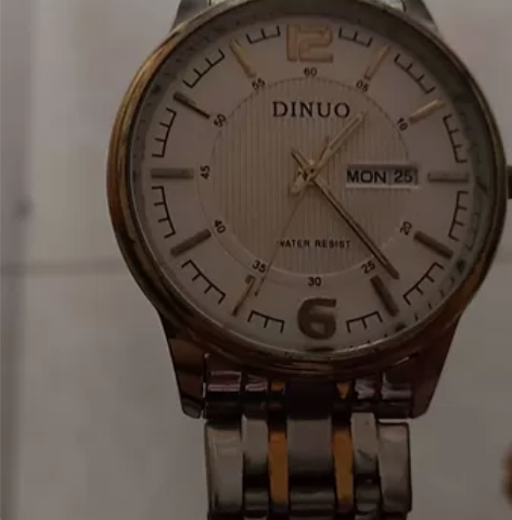 雷诺手表,不值钱,要是喜欢这款的可以看看,...