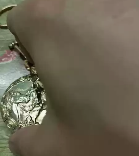 手表两个,机械表,上劲就走。售出拒绝任何理...