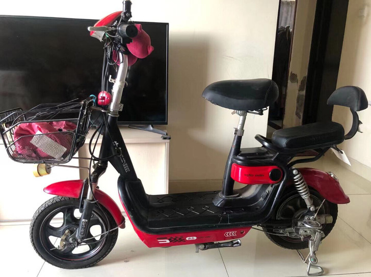 小岛电动车