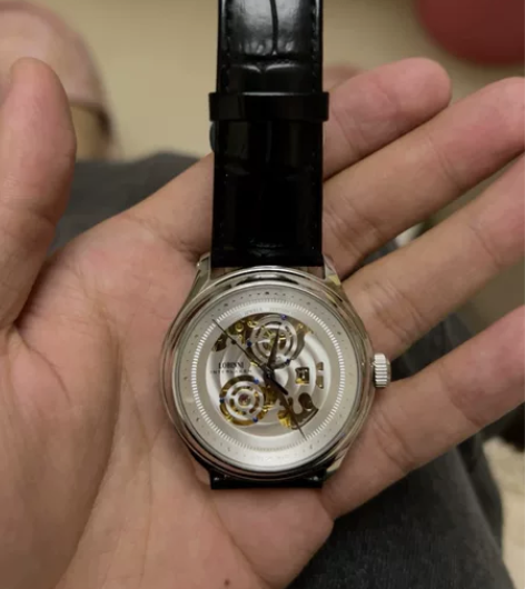 罗宾尼手表，毒上买的，买了一个月，带了2、...