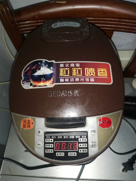 电饭锅。无功能问题。自提50