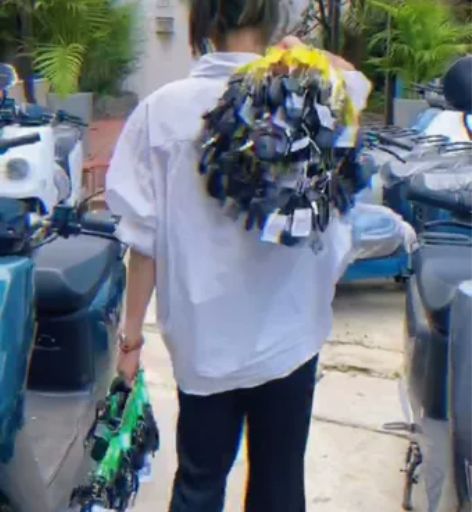 哈喽新能源电动车出租，小哈换电[比心] 感...