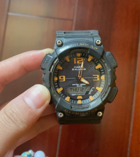 卡西欧电子太阳能手表，不用电池，晒晒太阳就...