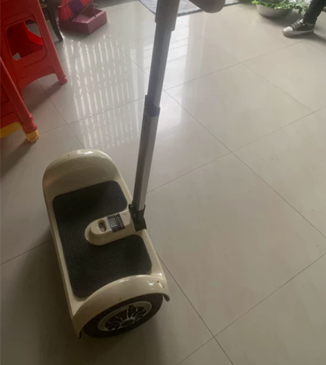 龙吟带杆平衡车，买了小孩不怎么玩，胎都很新...