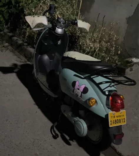 几乎全新，三个月不到，后视镜都还没装的，骑...