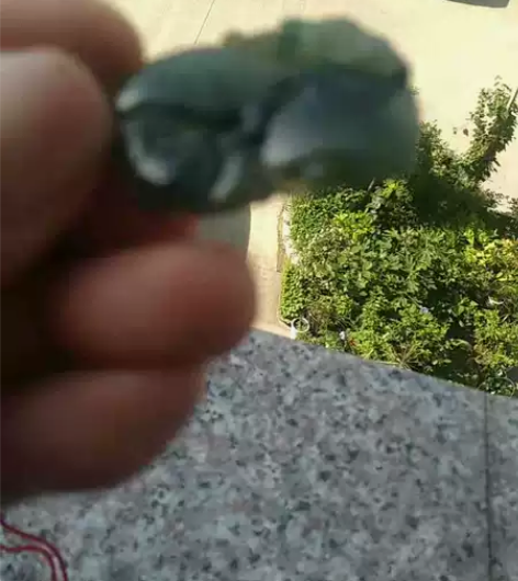 自戴几十年的高冰飘花翡翠吊坠，全手工雕刻的...