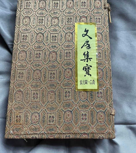 日本回流文房四宝，虎牌毛笔如图，一只有缺陷...