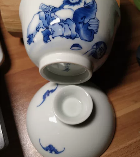 南山有神本姓钟, 降魔捉鬼建奇功。 江城又...