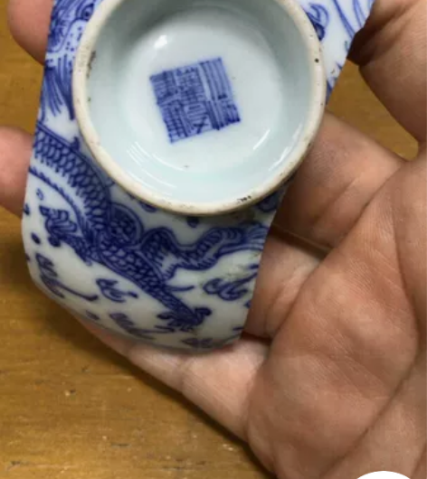 清嘉庆淡描青花龙凤纹盖碗标本。尺寸：最长处...