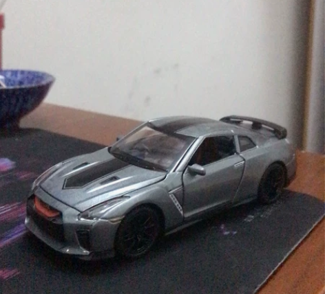 1/32汽车模型 两门全开,引擎盖也可开全...