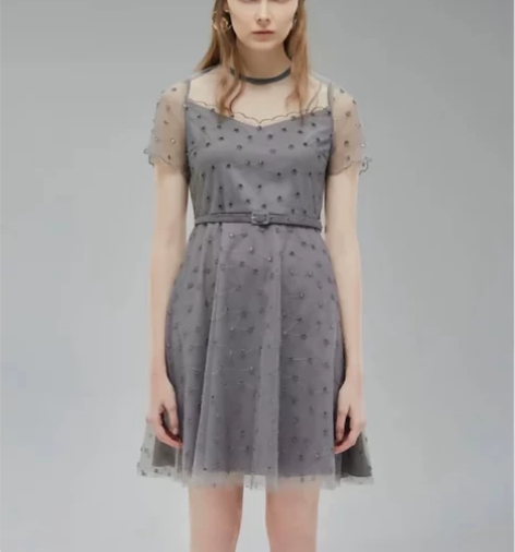 Zll全新有吊牌连衣裙，很漂亮， 腰身收得...