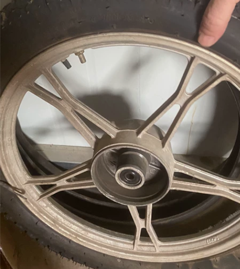 银钢摩托车专用，前后轮，全新未使用，低价出...