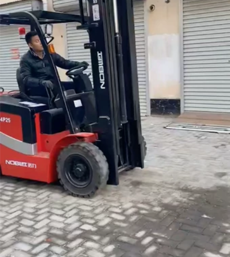 2.5吨诺力电动叉车,3节门架升高5米的,...