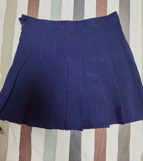 百褶裙，学生裙，买了一次也没穿 感兴趣的话...
