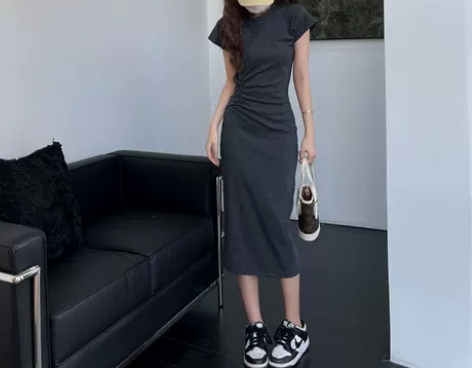 灰色中长款收腰修身慵懒风连衣裙夏百搭辣妹风...