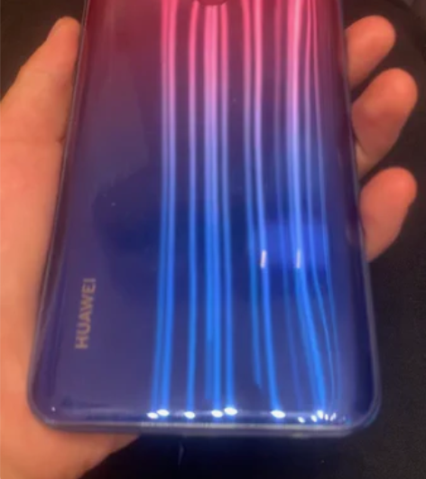 女孩子自用的华为手机，平时保存的挺好的，指...