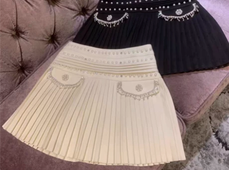 2022年秋冬设计感百褶短裙高腰显瘦重工钉...