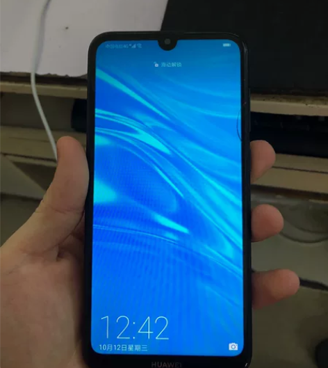 华为畅享9  4+64 屏幕有一点破  看...