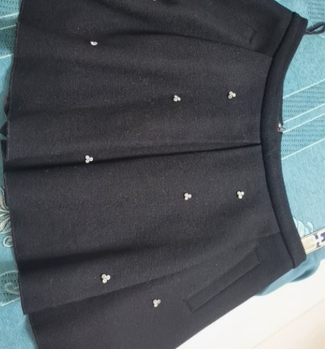 朵以专柜购买,秋冬百褶裙M码,有内衬含羊毛...