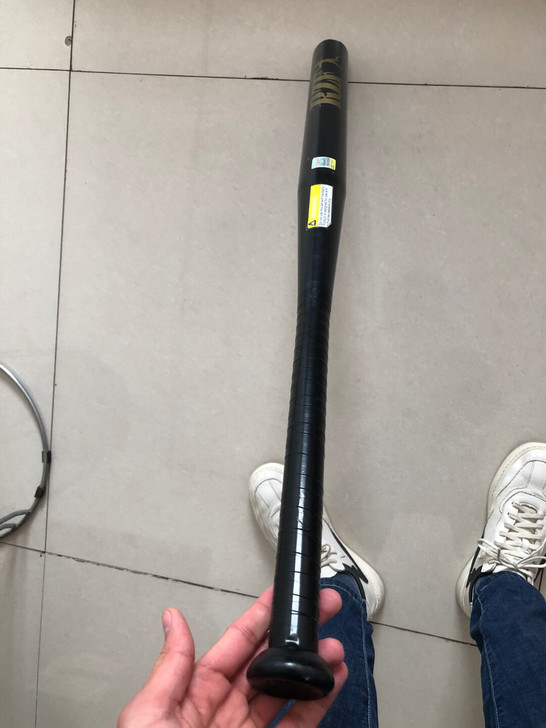 棒球棍，头部轻微掉漆，不影响，看好拍，不退...