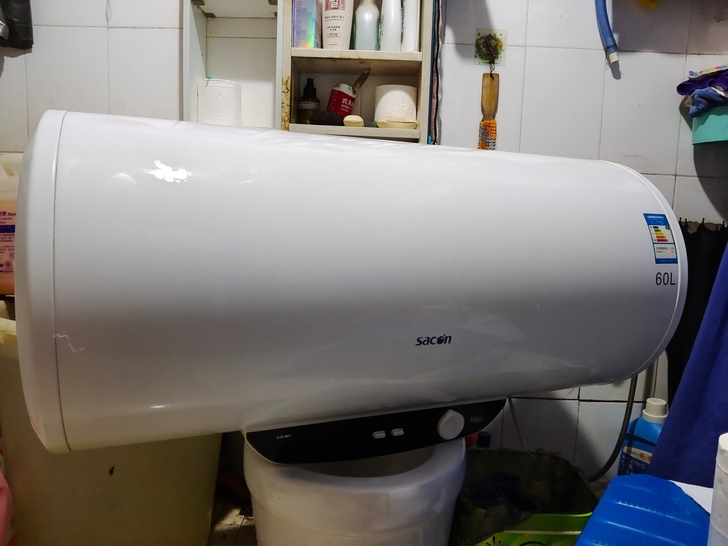 重新装修了 以前的热水器不要了 刚买一年...