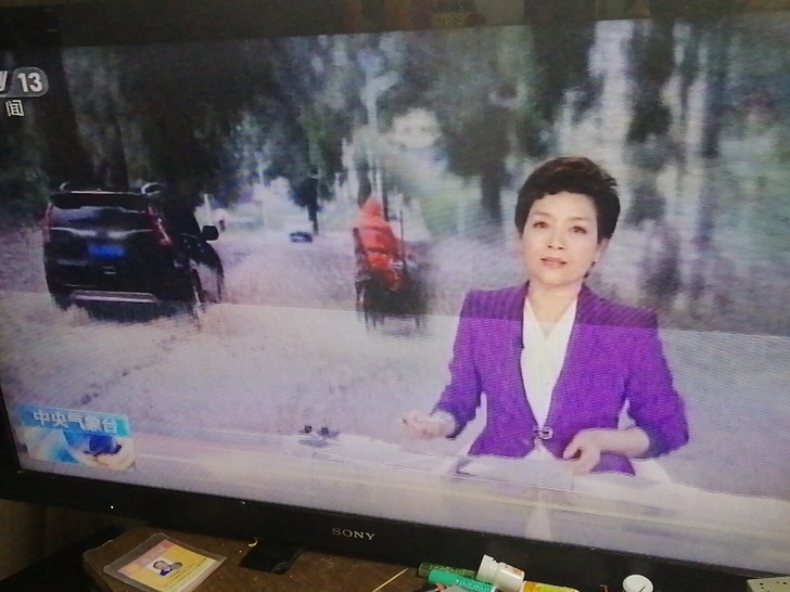 索尼电视,下半部有线。kdl-46cx52...