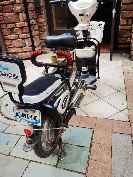 尼科尼亚电动车，八成新，自提 自提