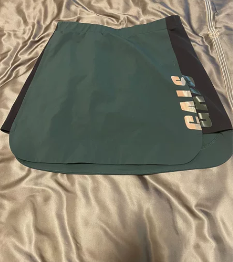 地素运动风半身裙Xs，版型偏大，平时穿M的...