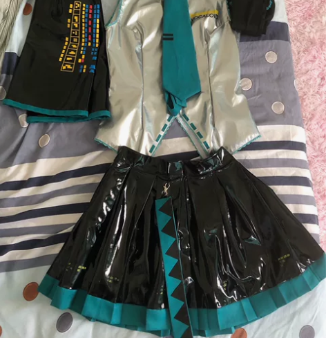 爱丫家初音未来cos服 有轻微穿过痕迹 有...