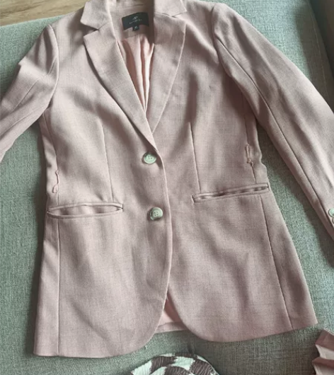 凡琴  全新裸粉色西服，百褶风琴套裙 全新...