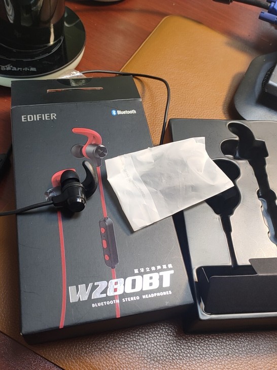 爱国者W280BT立体声蓝牙耳机，长的一边...