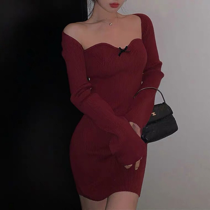 法式茶歇裙2021春酒红色名媛气质一字肩修...