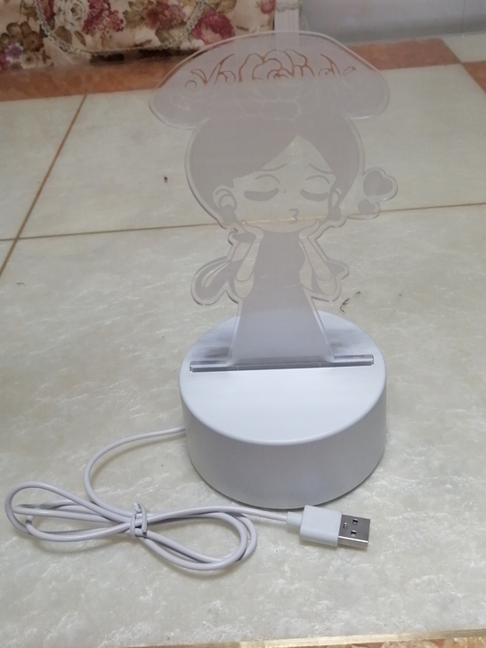 小夜灯和放装饰品两件物品，没用过，自取，不...