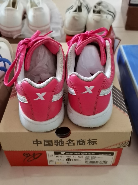 特步女鞋,专卖店入手 38码,现低价出,可...