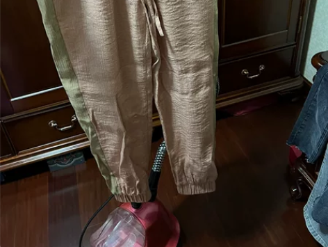 肉粉色拼接休闲裤 感兴趣的话点“我想要”和...