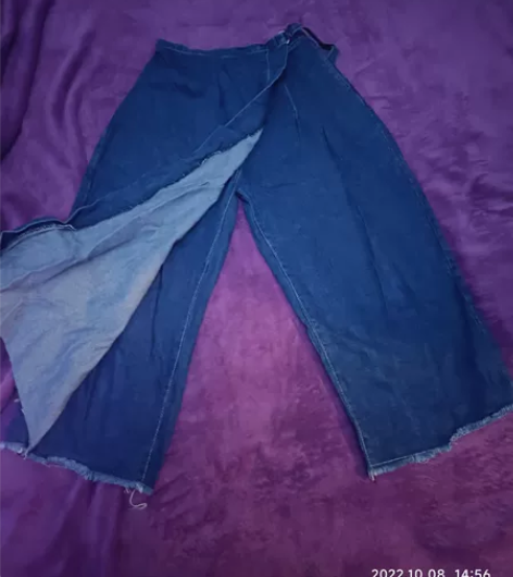 个性不规则阔腿毛边牛仔裤 感兴趣的话点“我...